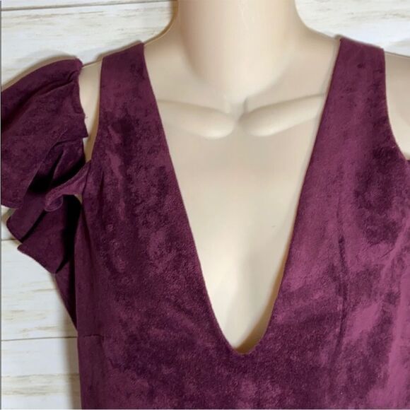 Devlin purple velvety dress deep V - Picture 4 of 7